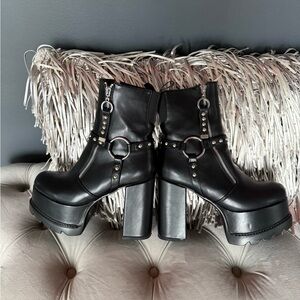 LaModa Dolls Kill sz9 black Moto Platform Bootie